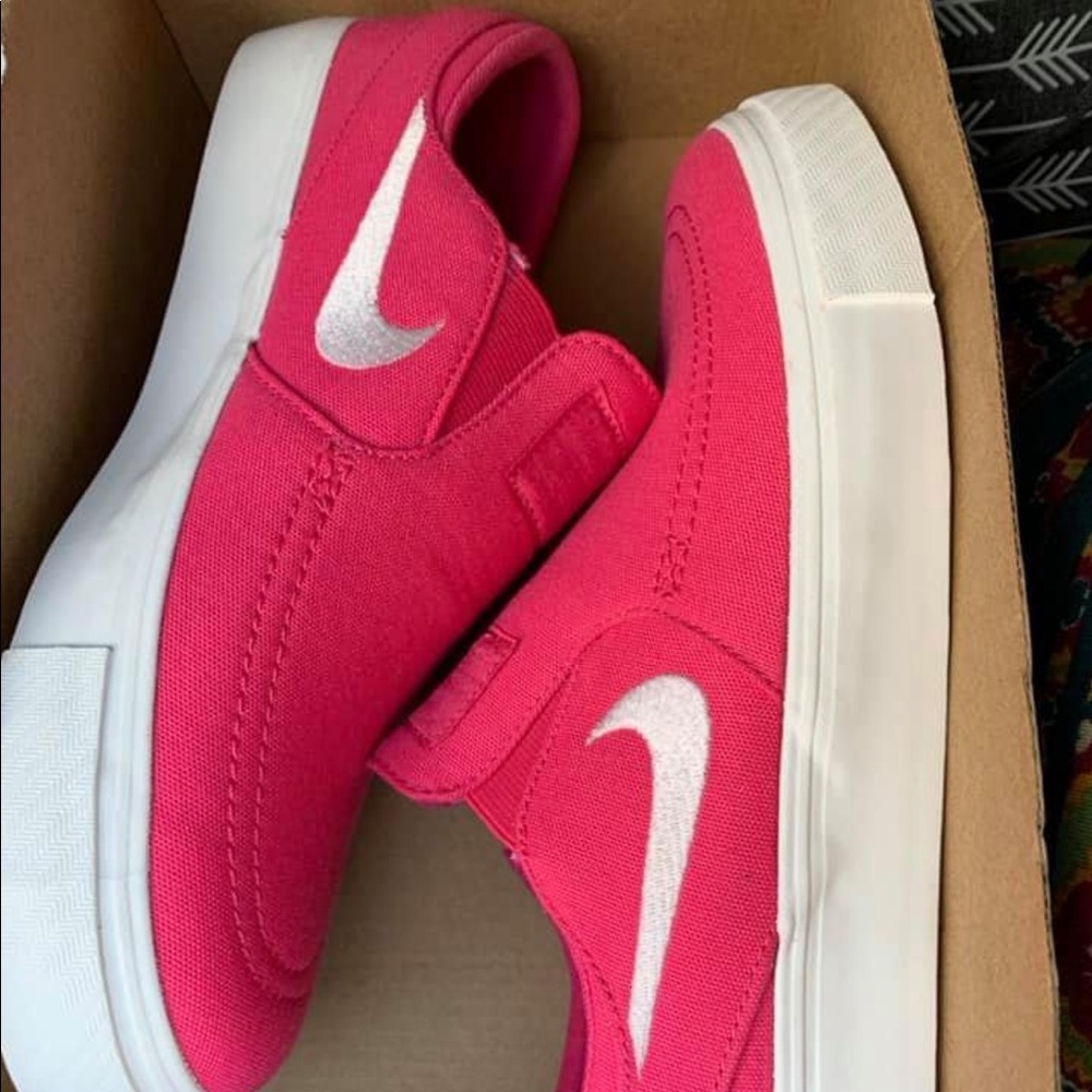 Nike slip on shoes